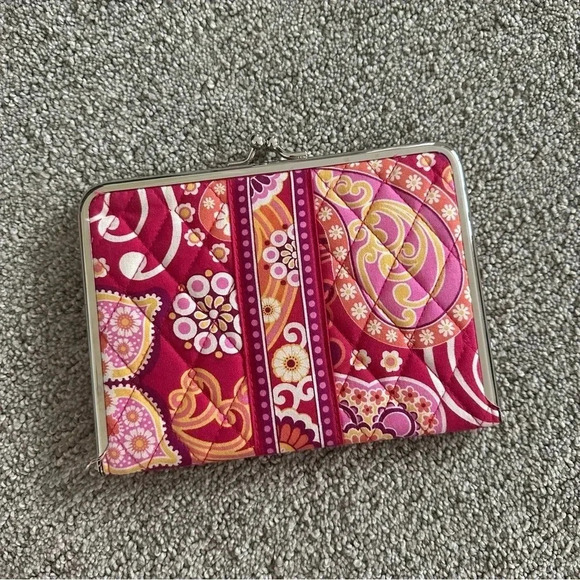 Vera Bradley Hugs-n-Kisses Photo Holder in Raspberry Fizz - Album - Picture 1 of 7